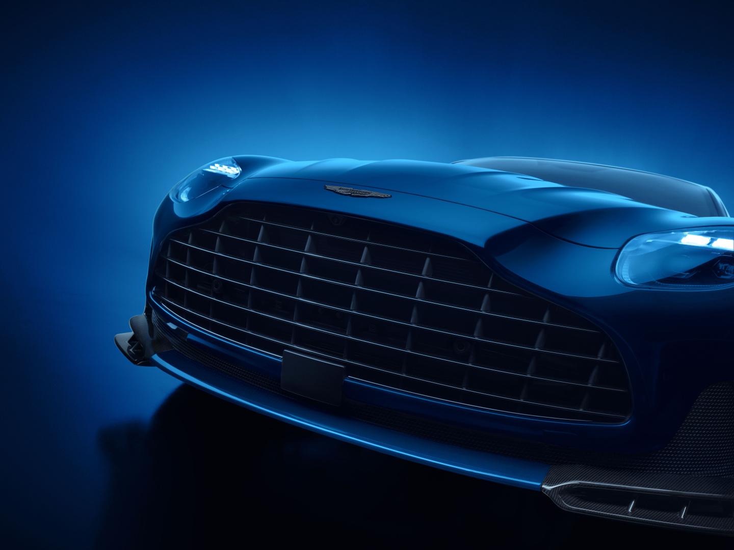 SMALL_Aston Martin DB12 S_07